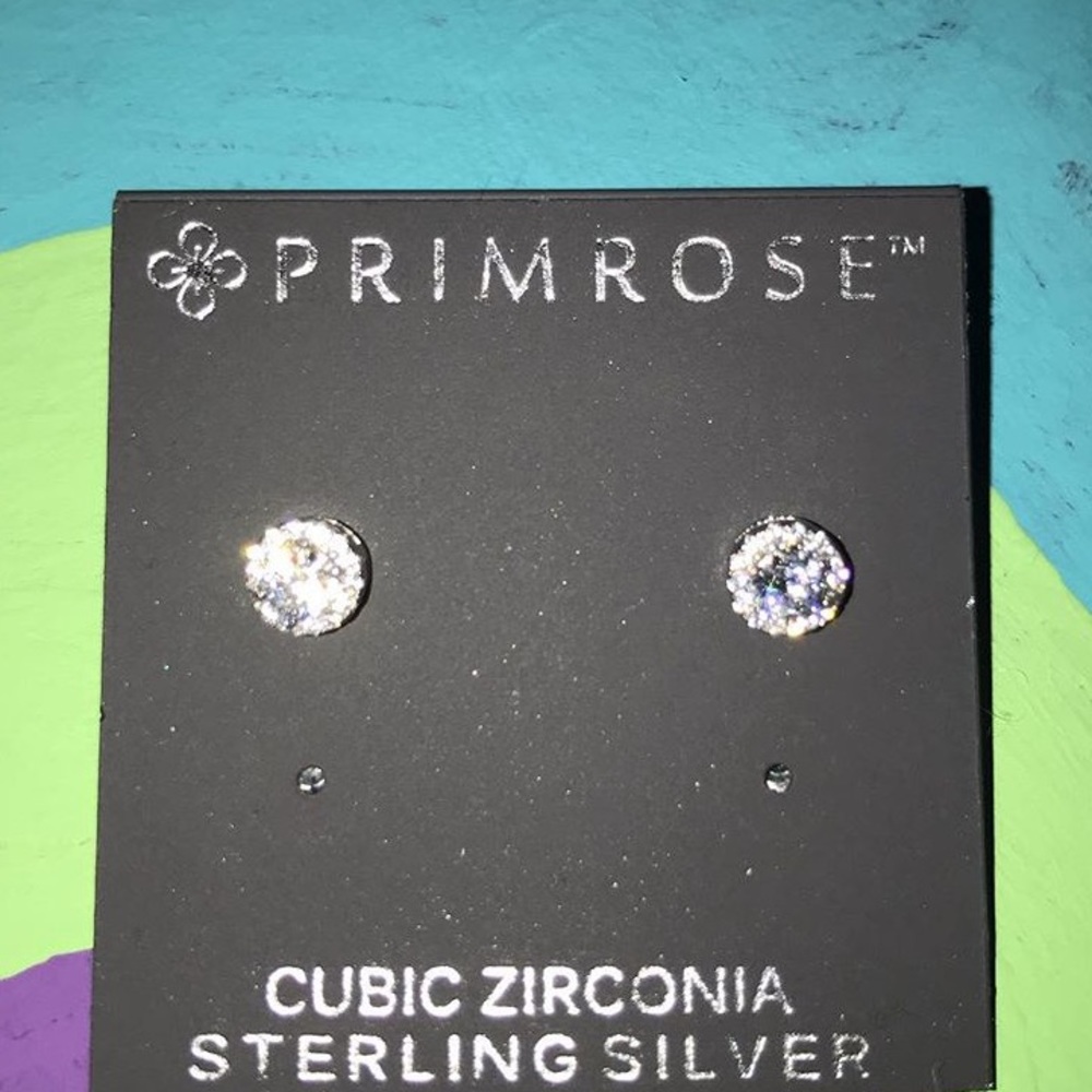 Never worn before sterling silver studs 🥶💍💎